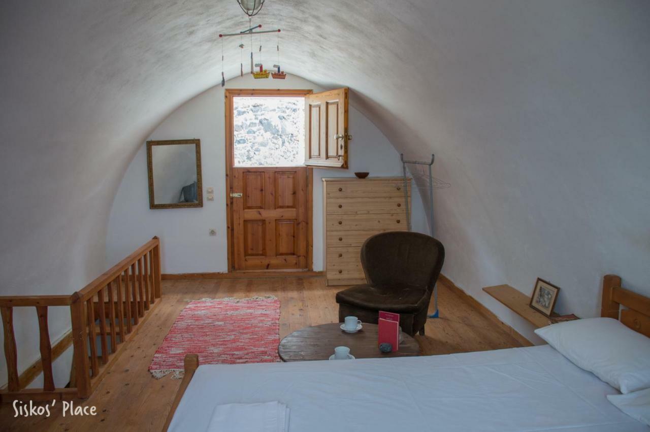 Siskosplace Koloumpos Buitenkant foto