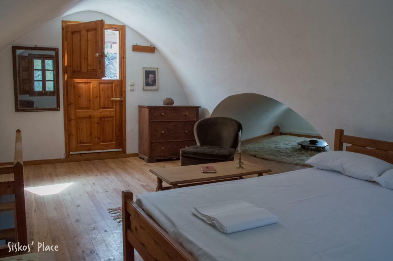 Siskosplace Koloumpos Buitenkant foto