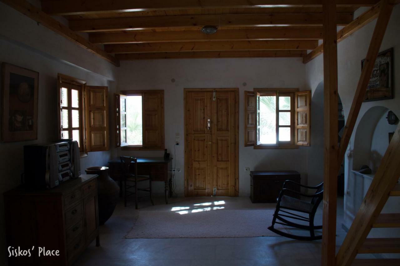 Siskosplace Koloumpos Buitenkant foto