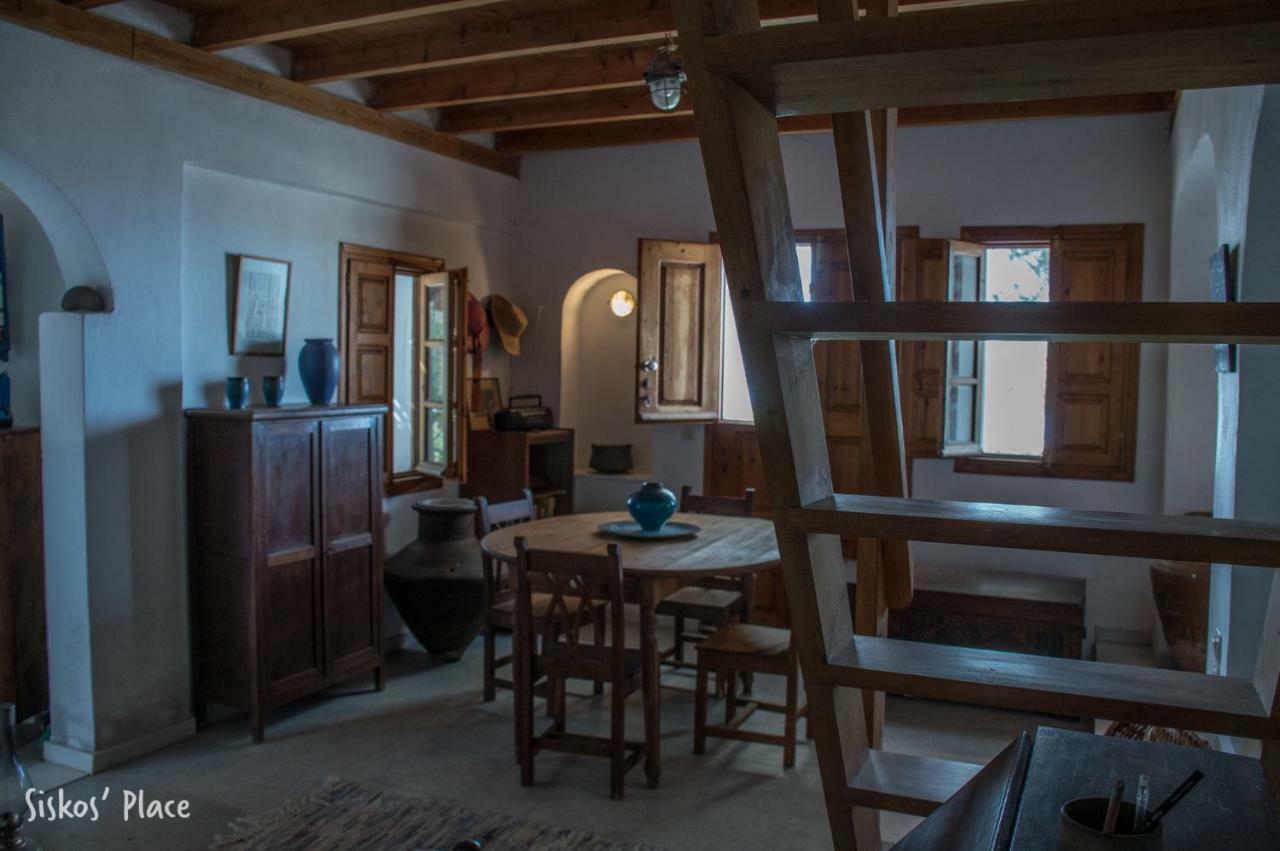 Siskosplace Koloumpos Buitenkant foto