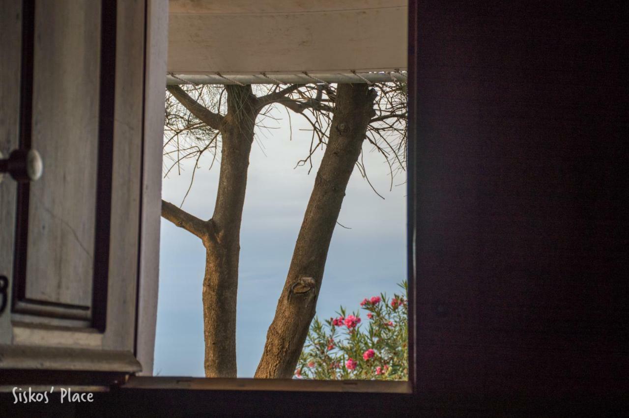 Siskosplace Koloumpos Buitenkant foto