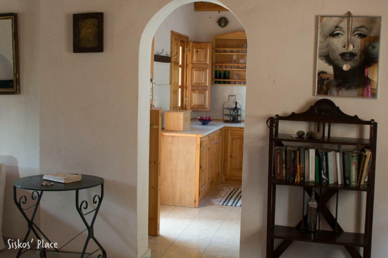 Siskosplace Koloumpos Buitenkant foto