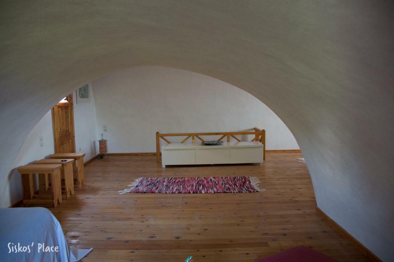 Siskosplace Koloumpos Buitenkant foto