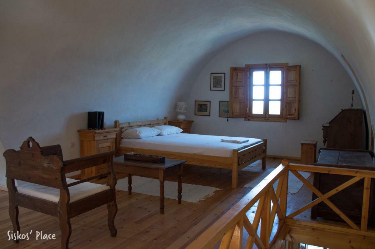 Siskosplace Koloumpos Buitenkant foto
